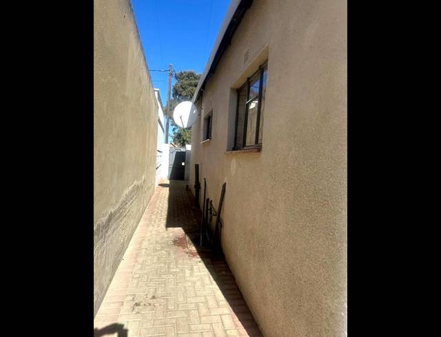 2 BEDROOM HOUSE FOR SALE IN MOROKA